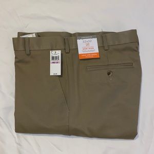 NWT VAN HEUSEN TRAVELER Khaki Dress Pants